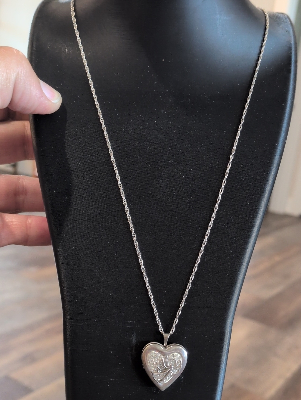 Jared Sterling Silver Crystal Angel Heart Locket EUC 26 Inch